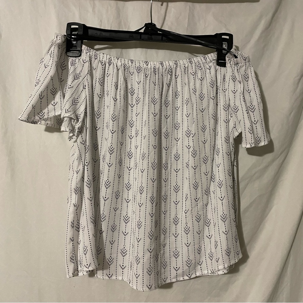 CROPPED OFF SHOULDER TOP SIZE LARGE